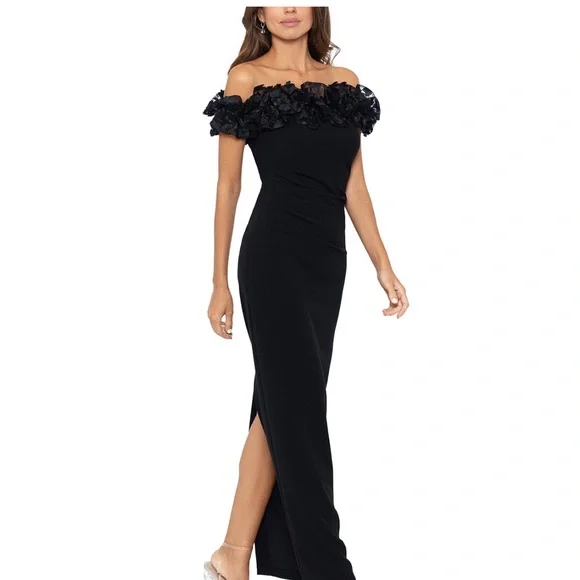 Black gown - Picture 3 of 5